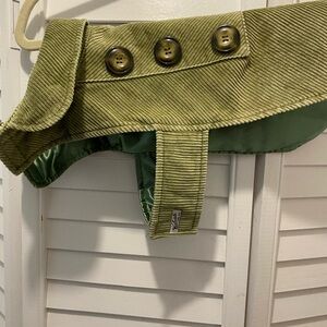 WOOLRICH Doggy “Vest/Jacket” Size Medium Olive Green w/Brwn Buttons Corduroy EUC